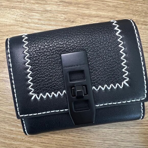 Charles & Keith Black Canvas Turn-Lock Chain Handle Bag with matching wallet - Picture 3 of 3